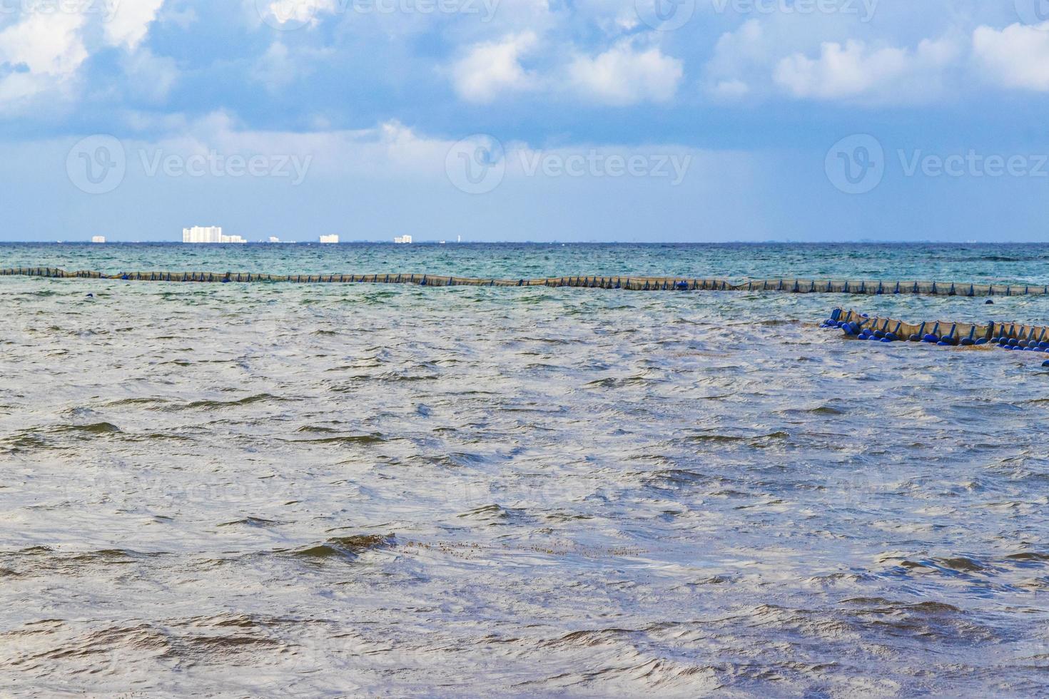 vista panorâmica da paisagem tropical para a paisagem urbana da ilha de cozumel, méxico. foto