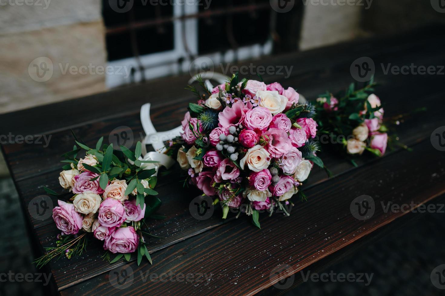 buquê de casamento com rosas foto