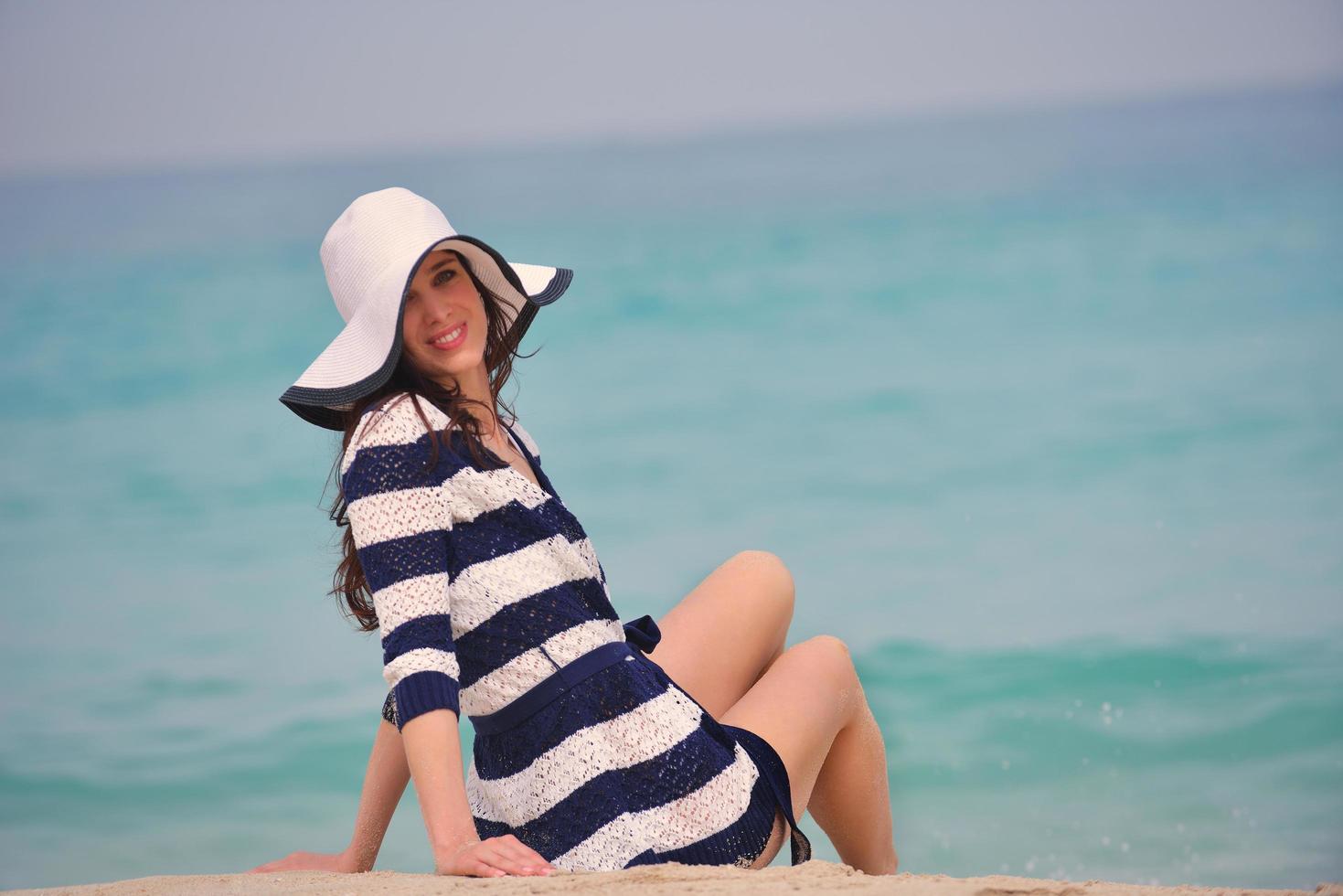 mulher feliz aproveite as férias de verão foto