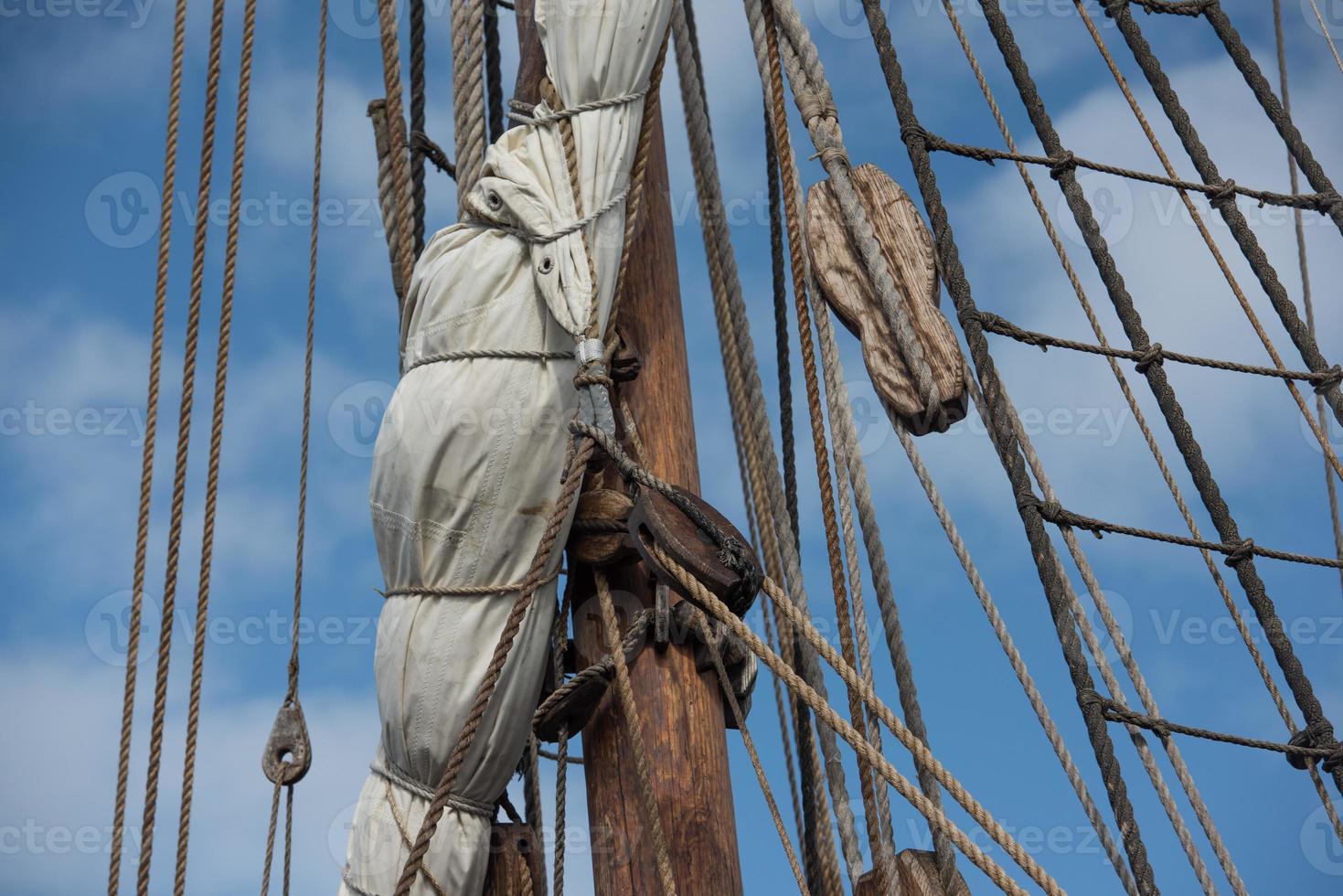 detalhe de navio de vela de navio antigo foto