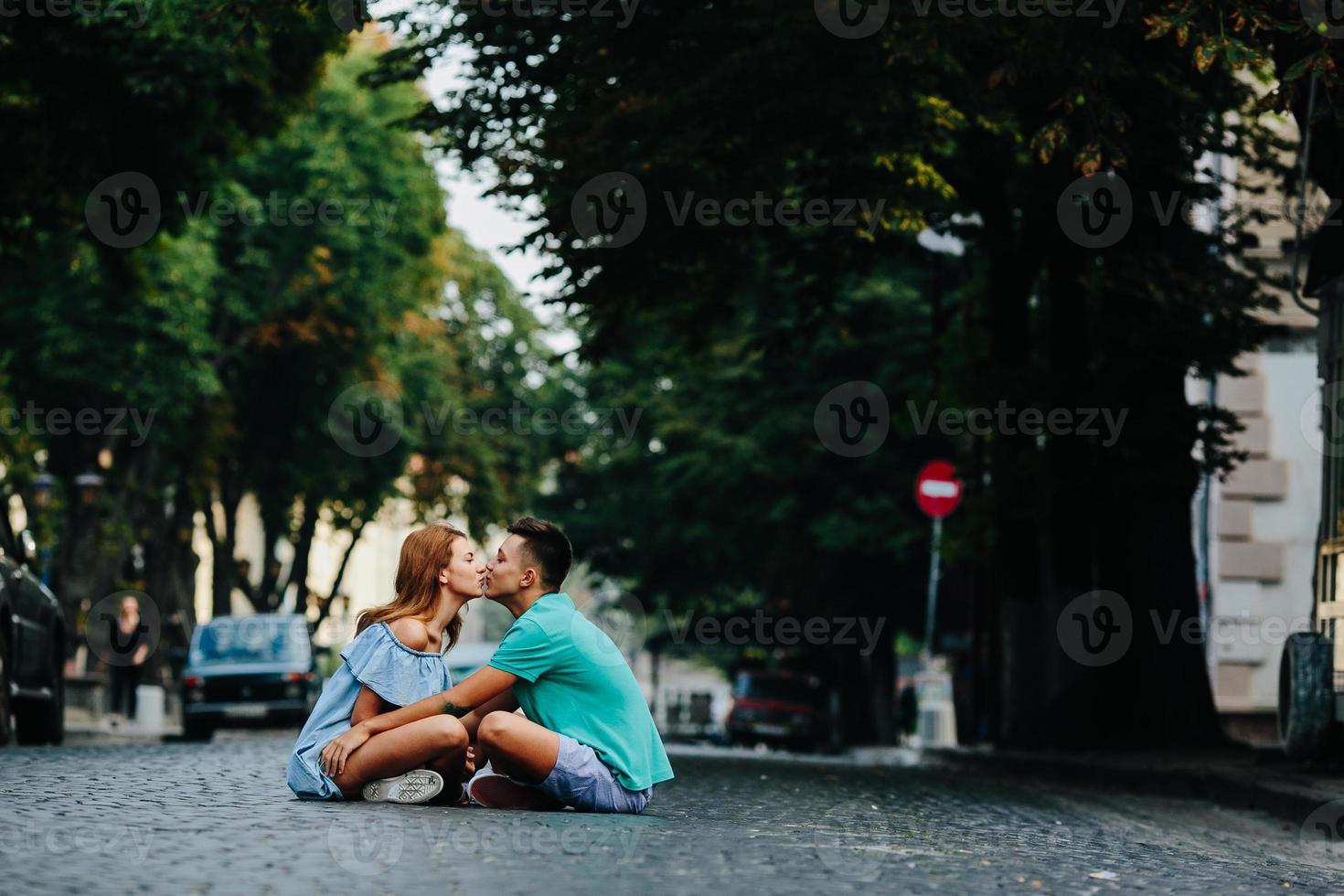 casal retrato ao ar livre foto