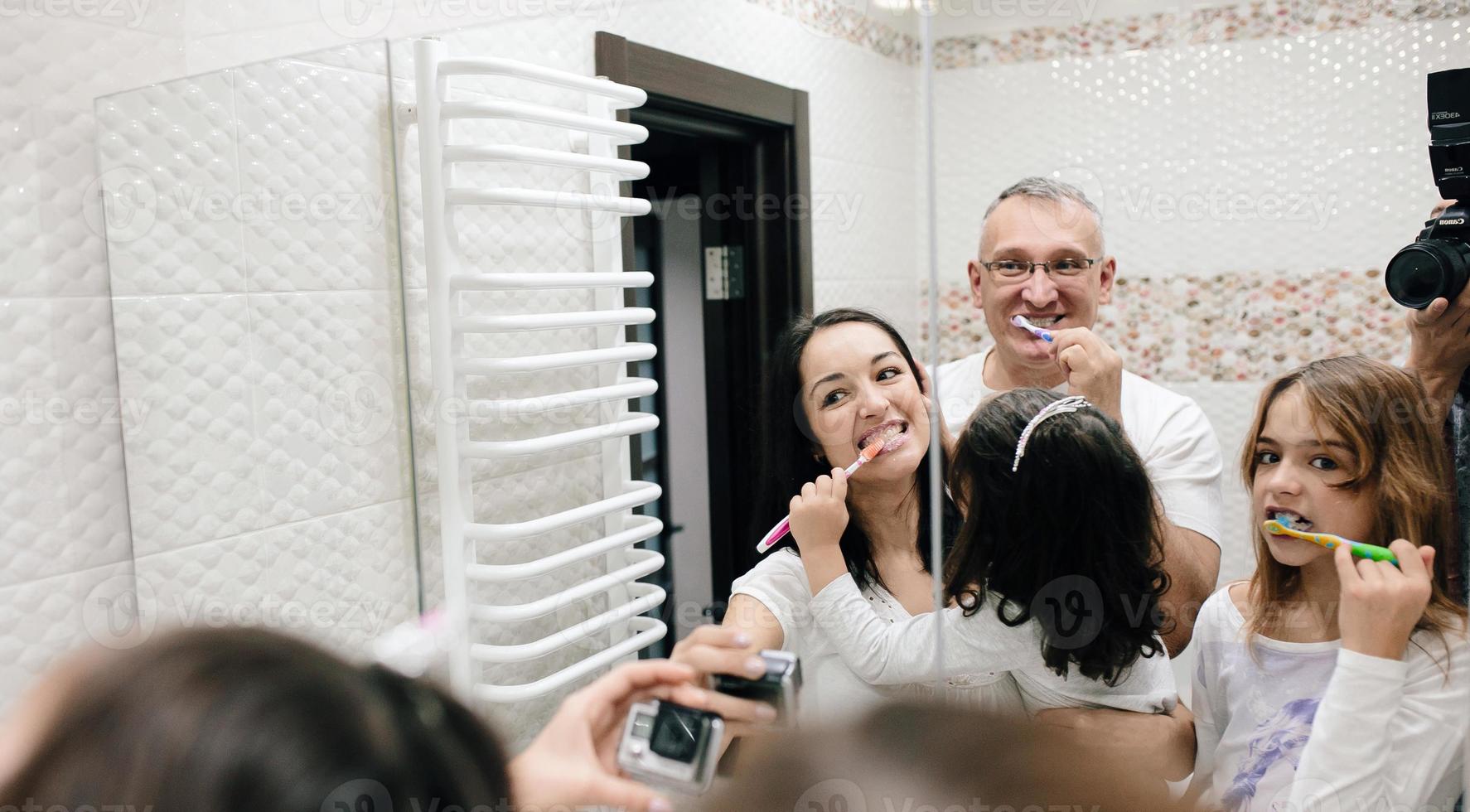 família reunida vista foto