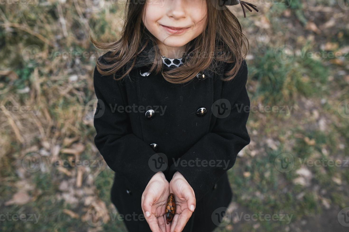 menina retrato ao ar livre foto