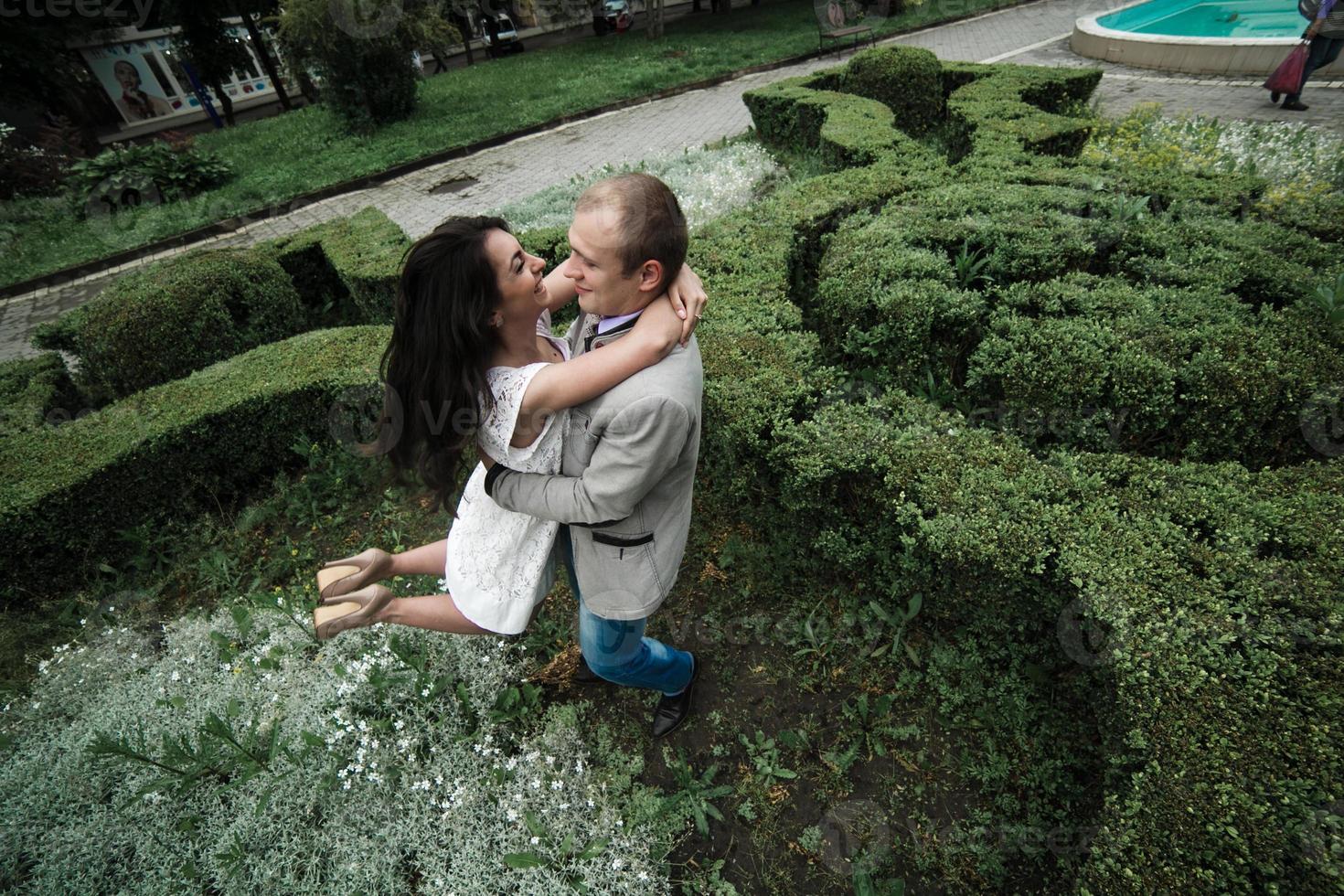 casal retrato ao ar livre foto