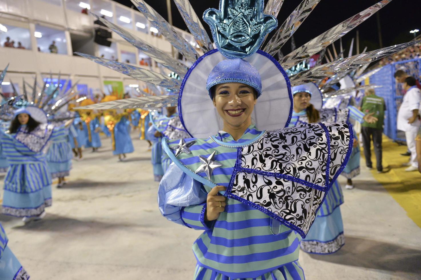 rio de janeiro, rj brasil - 09 de fevereiro de 2018 - desfile da escola de samba no sambodromo. acadêmicos do sossego durante festival na rua marques de sapucai foto