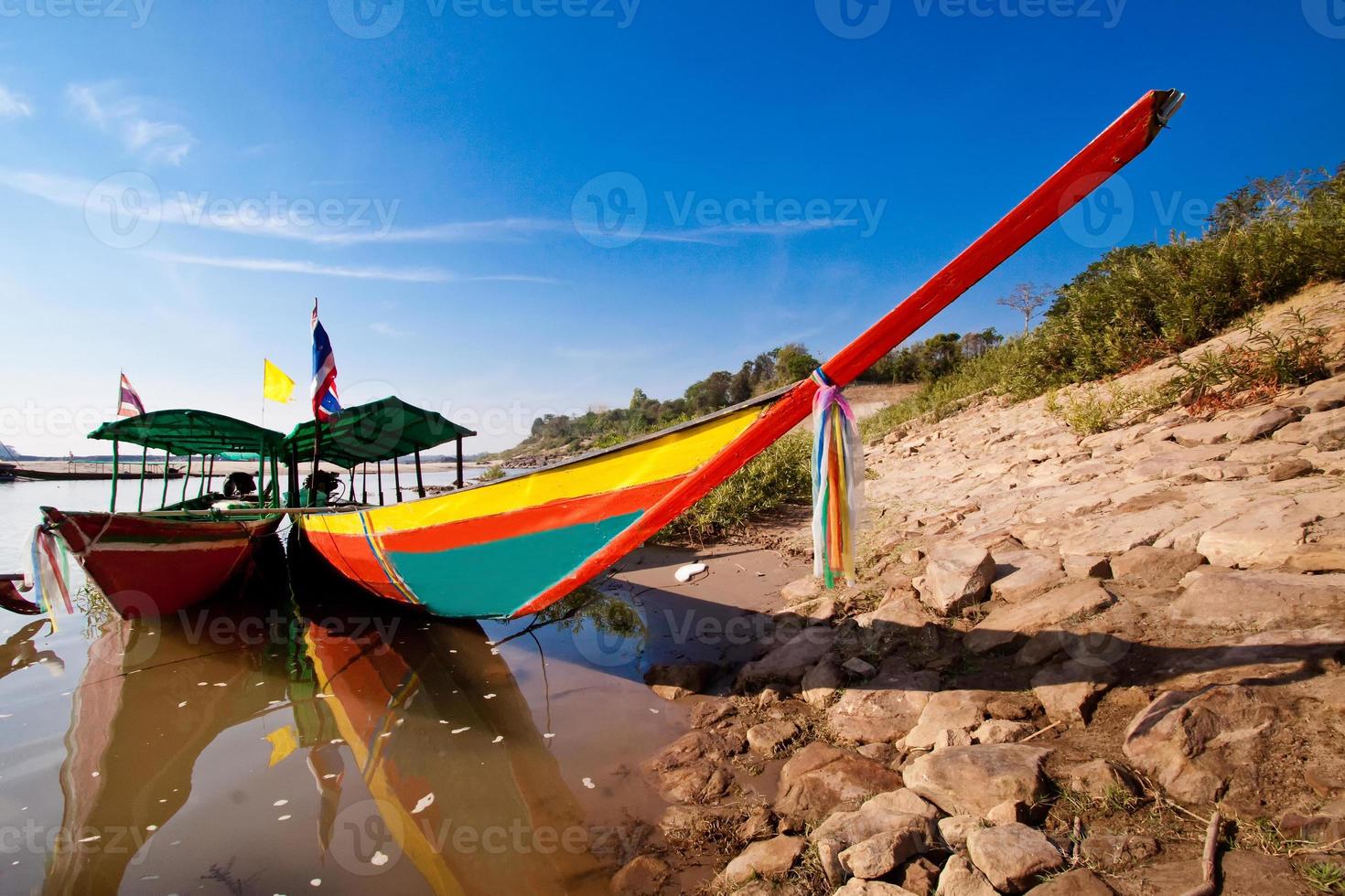 barcos de turismo no rio mekong foto