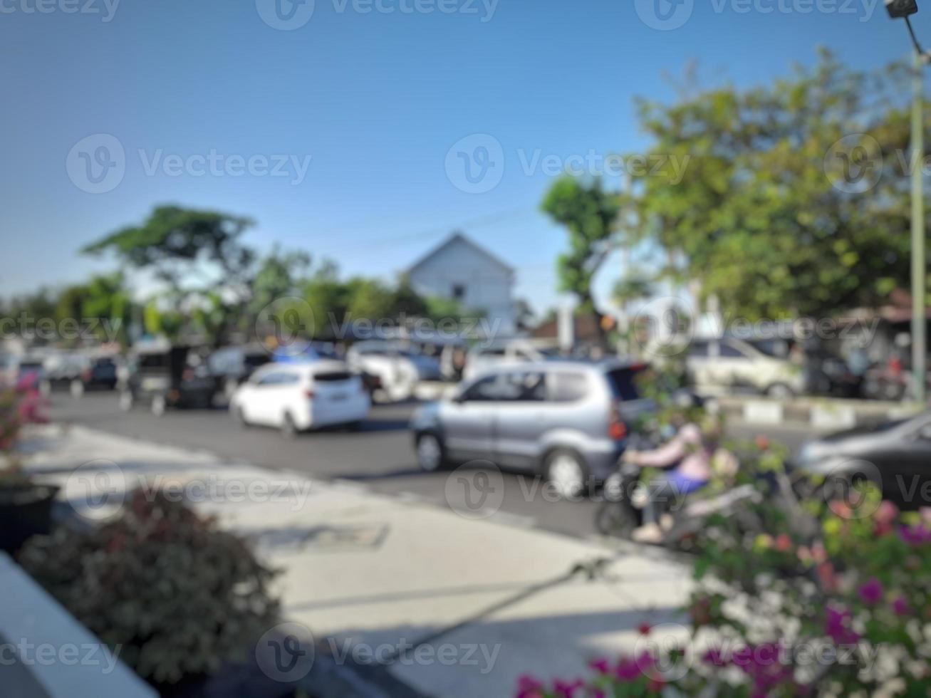 borrão abstrato desfocado de veículos que estão presos na estrada foto