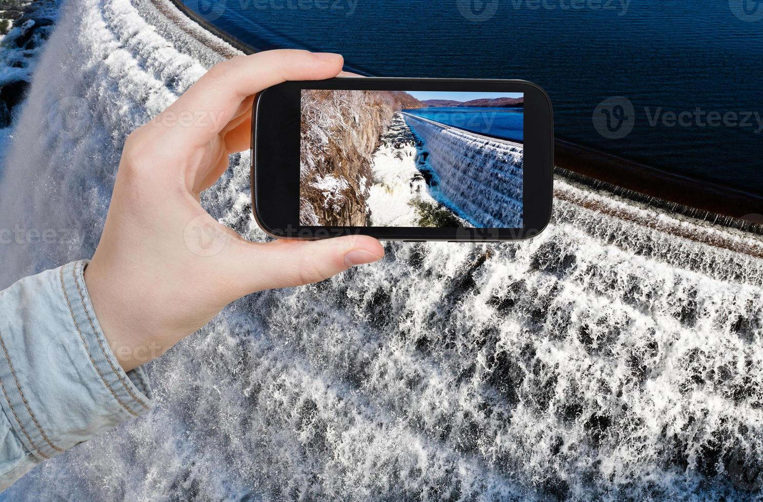 fotografias turísticas da cachoeira do rio na represa foto