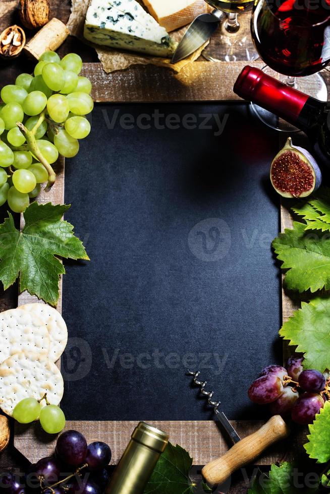 fundo de vinho e uva foto