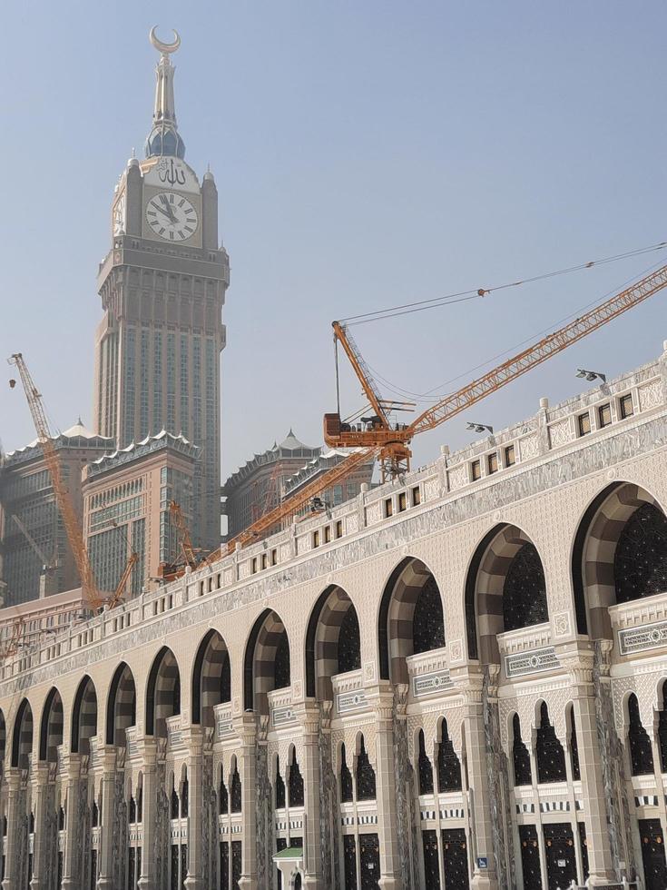 meca, arábia saudita, outubro de 2022 - bela vista externa de masjid al haram, meca. o edifício do masjid al haram apresenta uma bela vista devido à sua excelente construção. foto