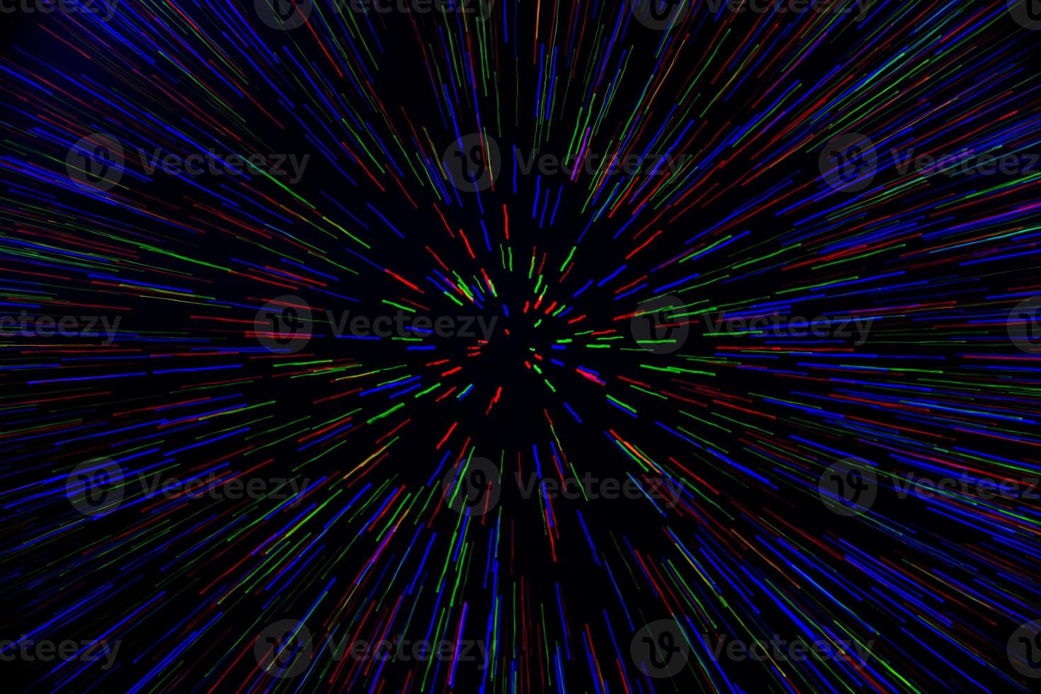 raio de explosão de zoom de lente natural turva pontos azuis verdes vermelhos em fundo preto foto
