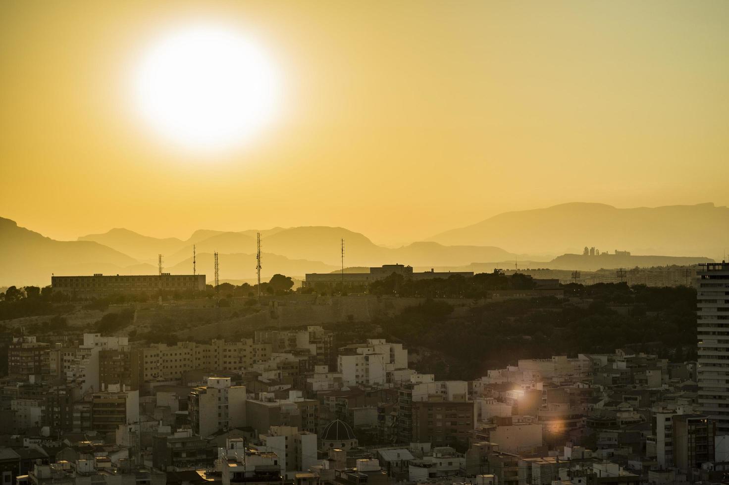 nascer do sol na cidade foto