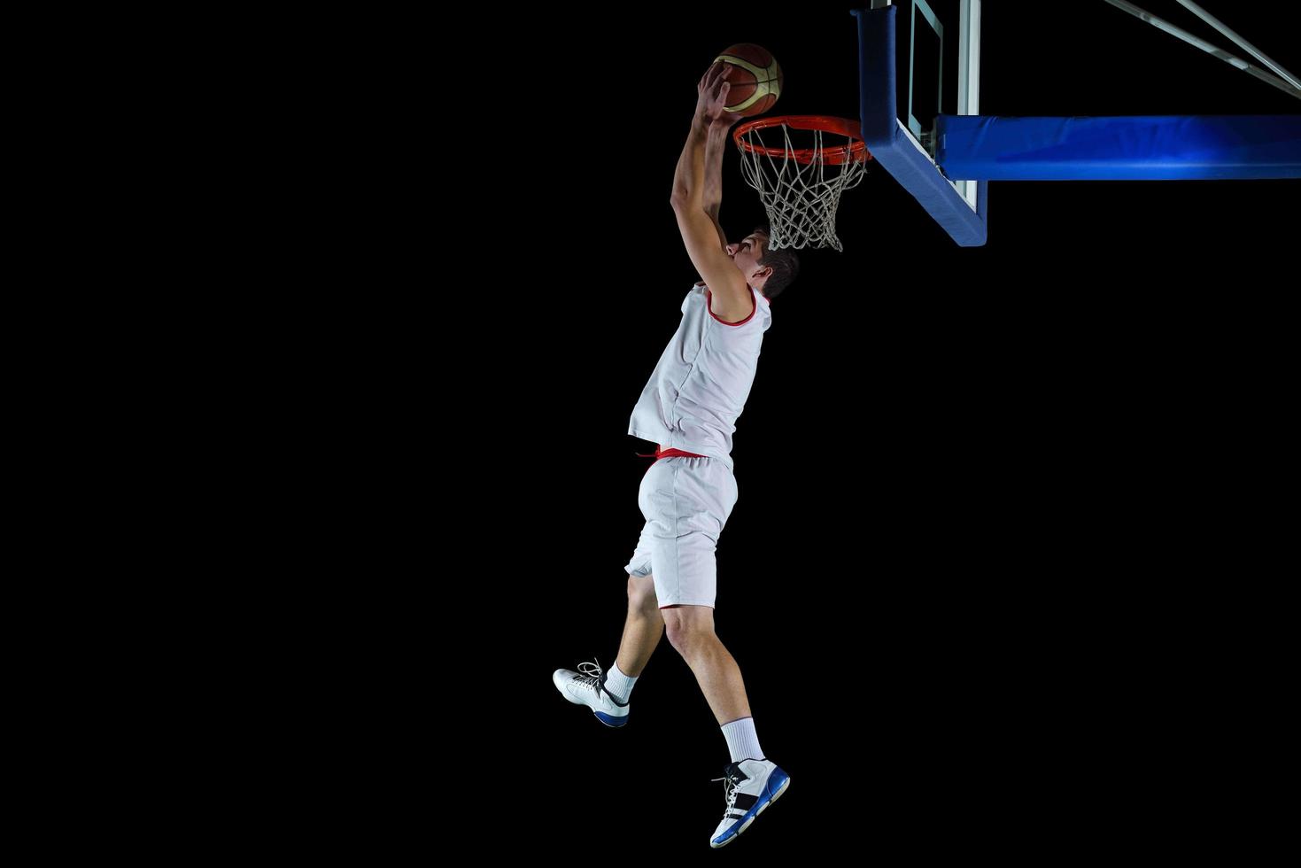 jogador de basquete em ação foto