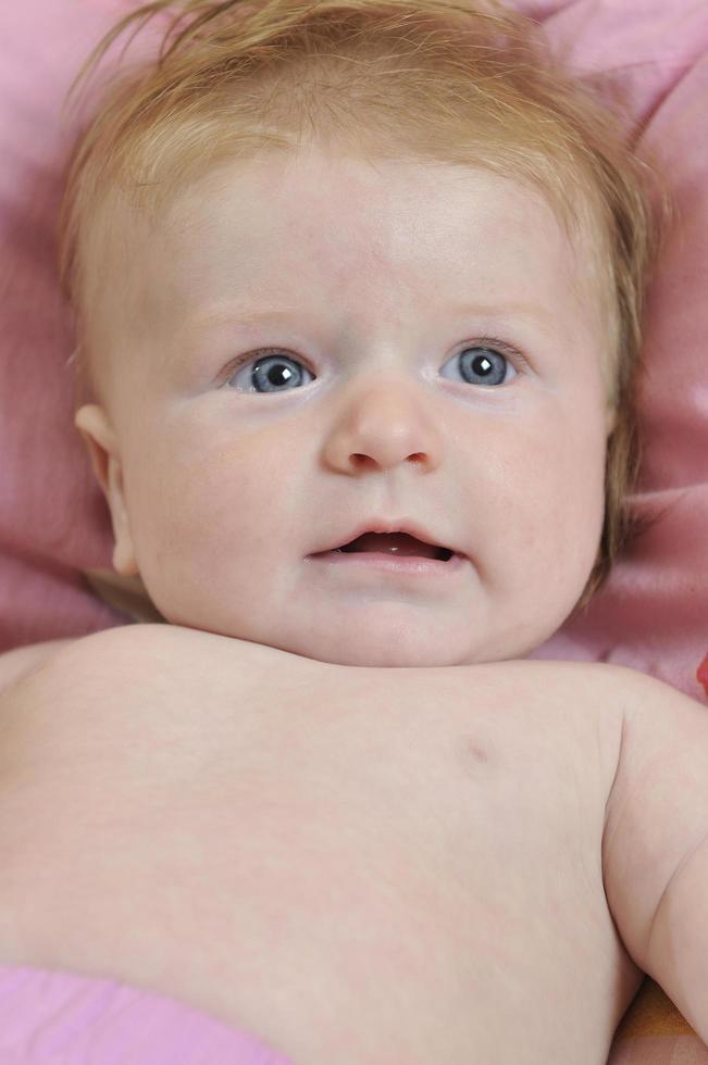retrato de closeup de bebê fofo foto
