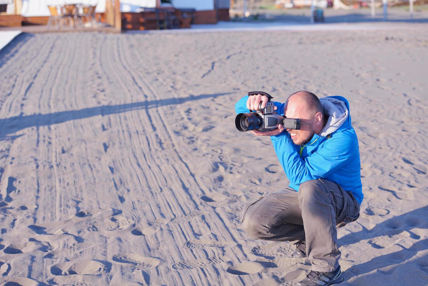 fotógrafo tirando foto na praia