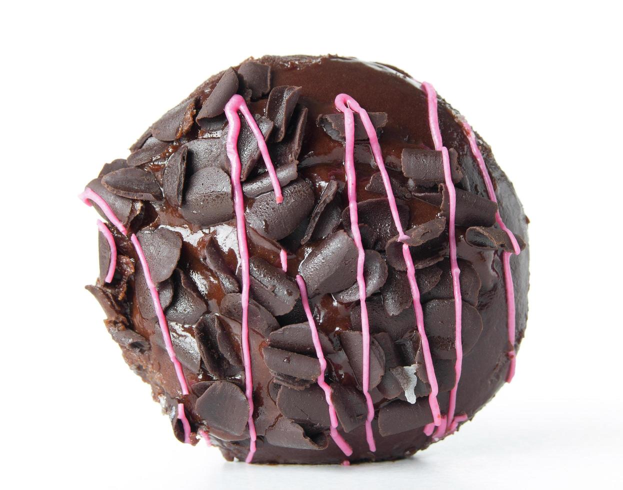 donut de chocolate isolado no fundo branco foto