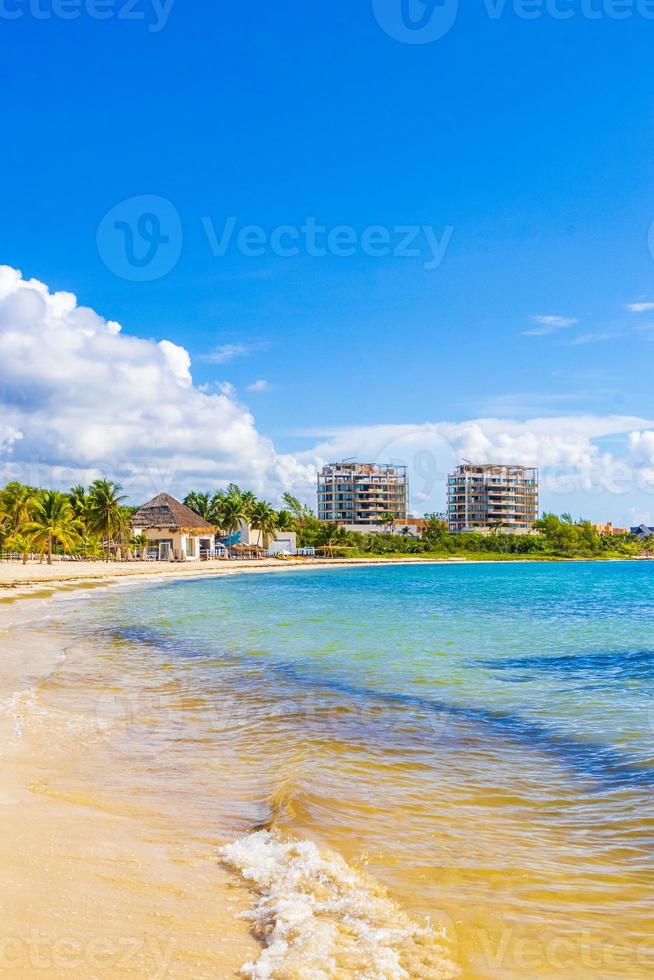 incrível praia tropical e mar do caribe, água turquesa clara, méxico. foto