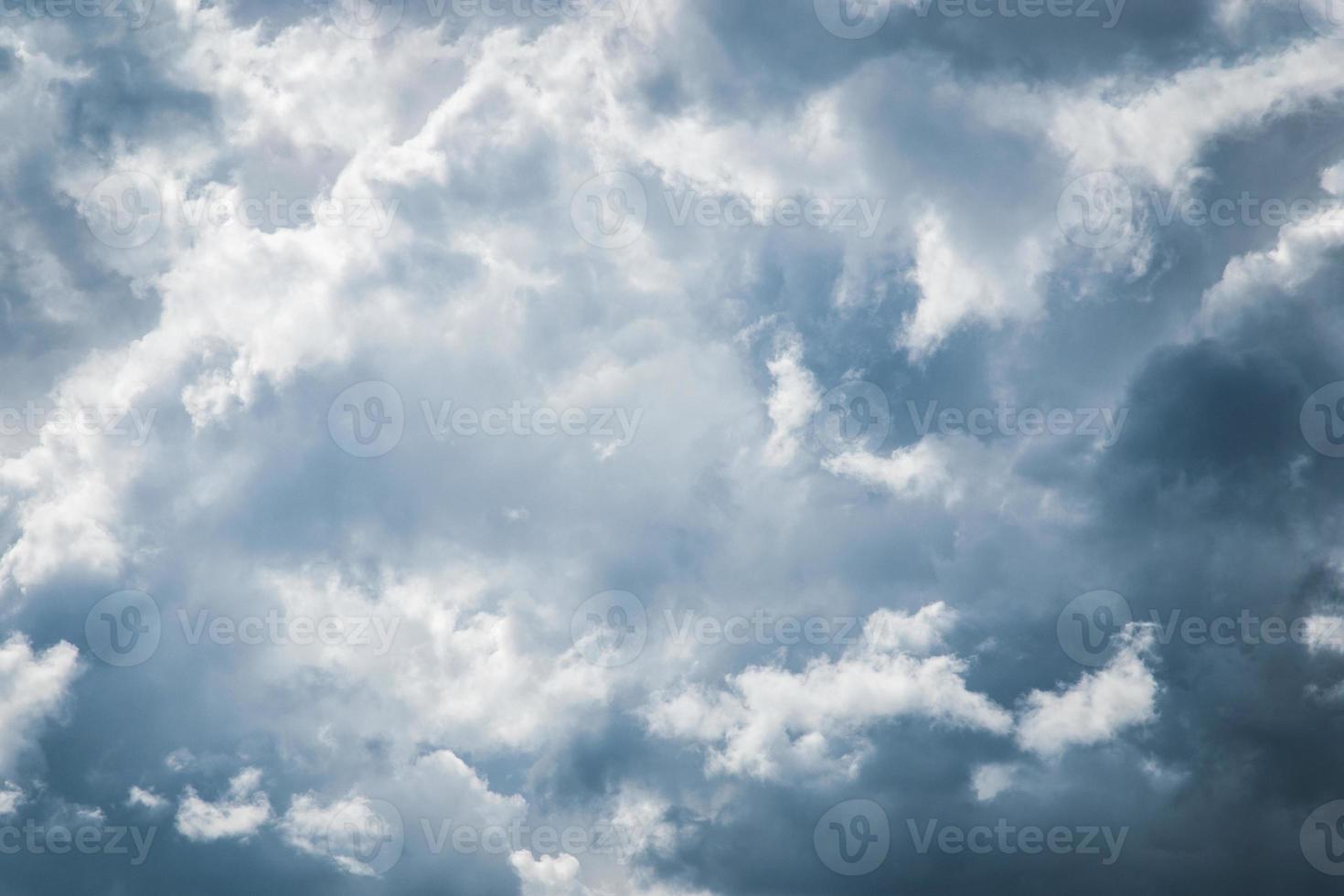 nuvens de trovoada, céu dramático, fundo de nuvens, céu, lindo céu foto