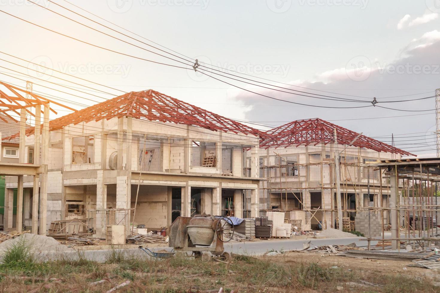 construção residencial nova casa em andamento no canteiro de obras foto