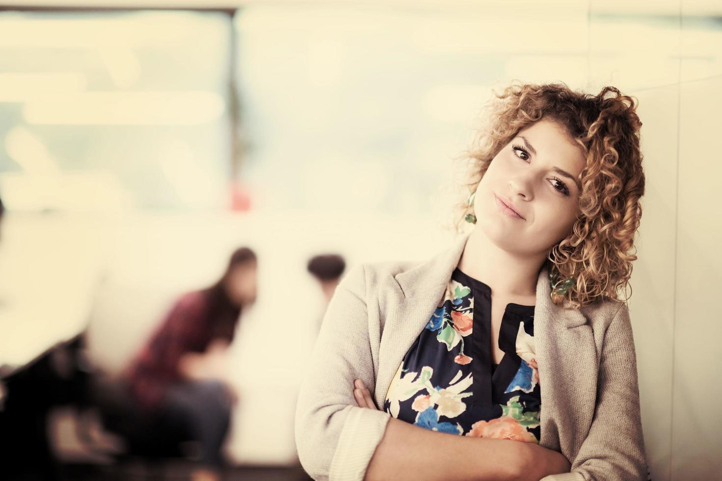 retrato de desenvolvedor de software feminino de sucesso foto