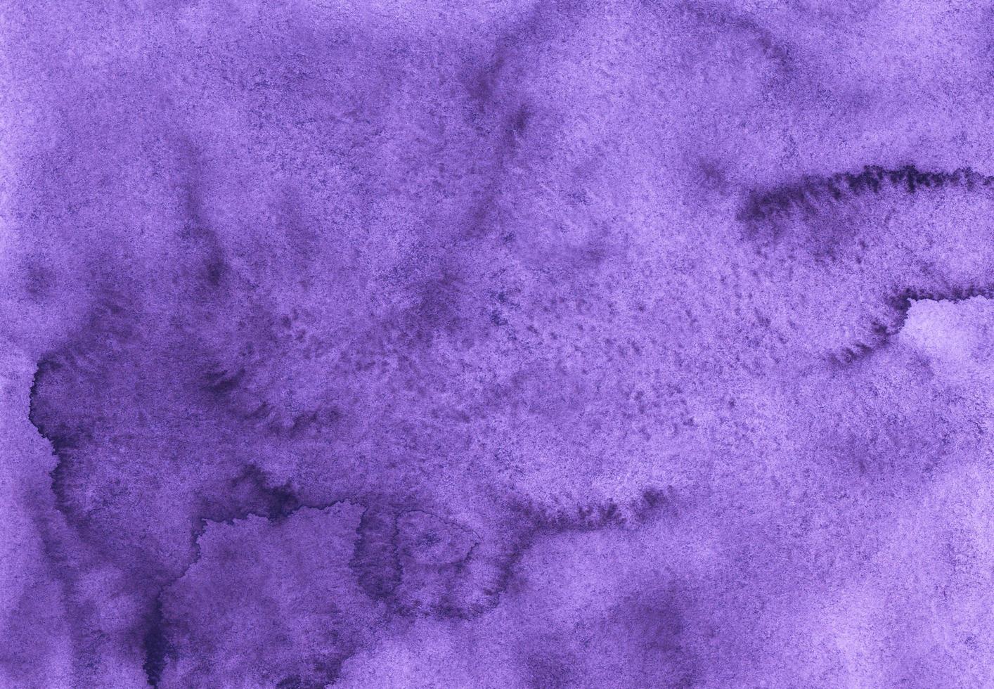 textura de fundo violeta calma aquarela. sobreposição roxa abstrata em aquarela. manchas no papel foto