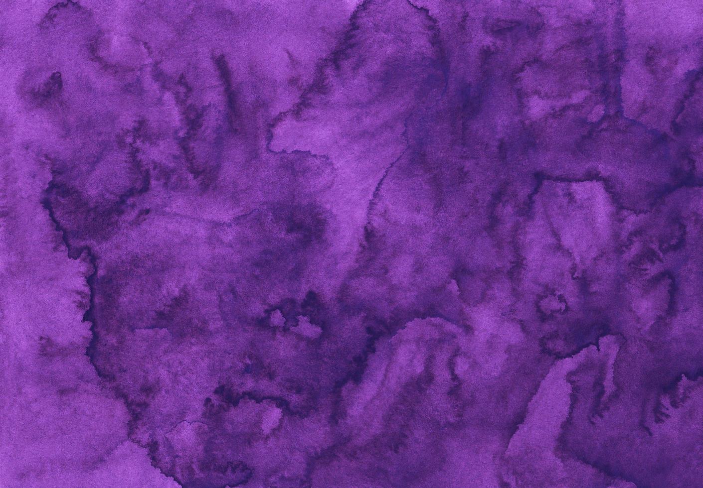 textura de fundo ultravioleta profundo em aquarela. sobreposição violeta escura abstrata em aquarela. modelo horizontal. foto