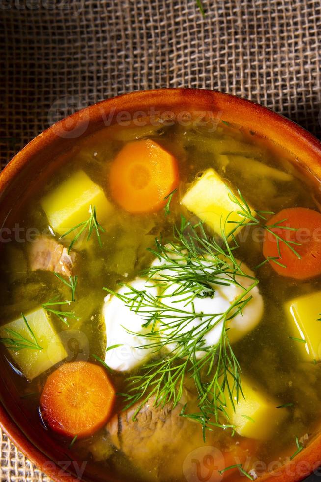 sopa de pepino azedo polonês com endro foto