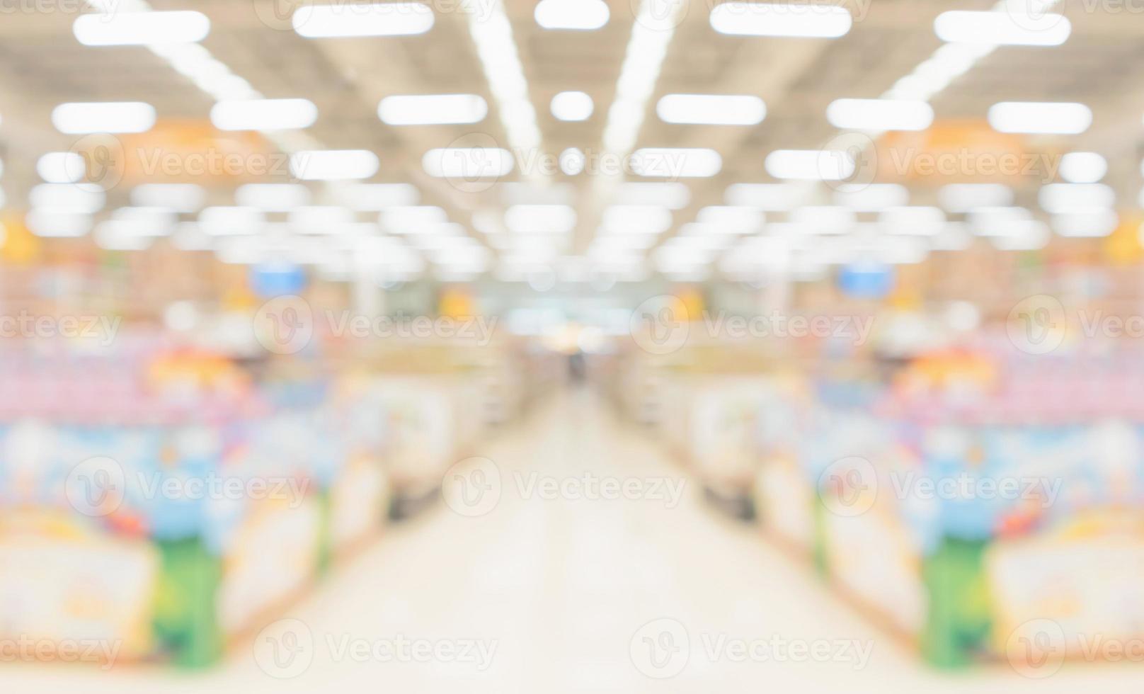 fundo desfocado abstrato interior do corredor da loja de supermercado foto