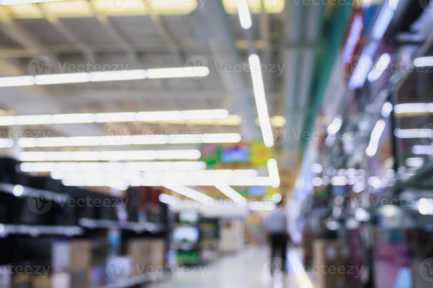 programa de televisão em loja de departamentos eletrônicos em shopping fundo desfocado foto