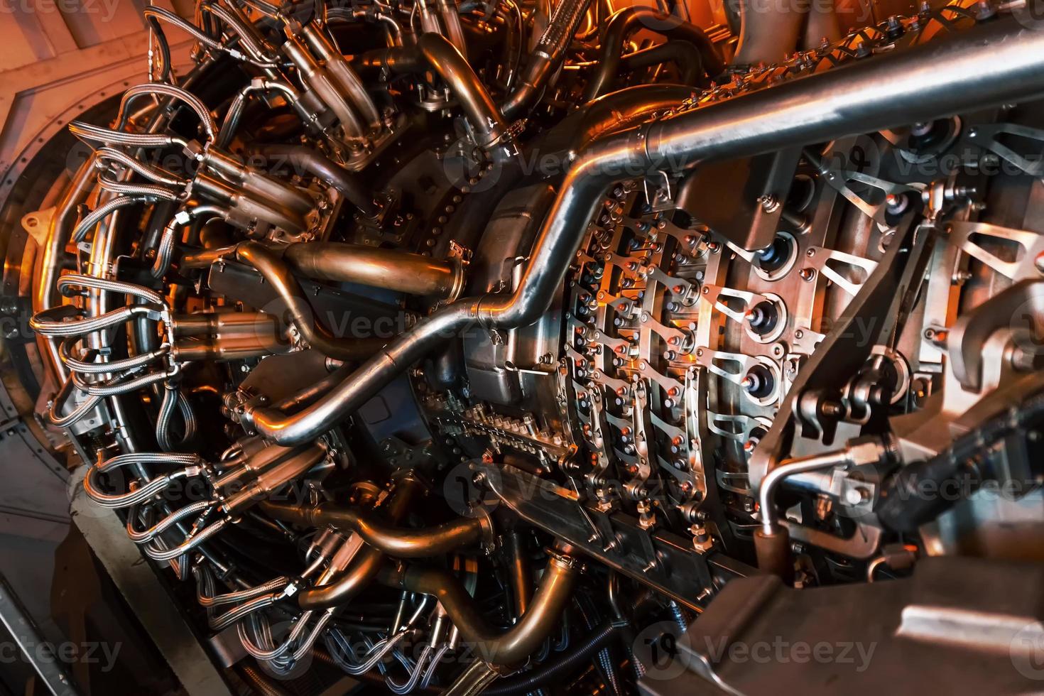 motor de geração elétrica de uma unidade de bombeamento de gás. uma enorme turbina no empreendimento para energia limpa. foto