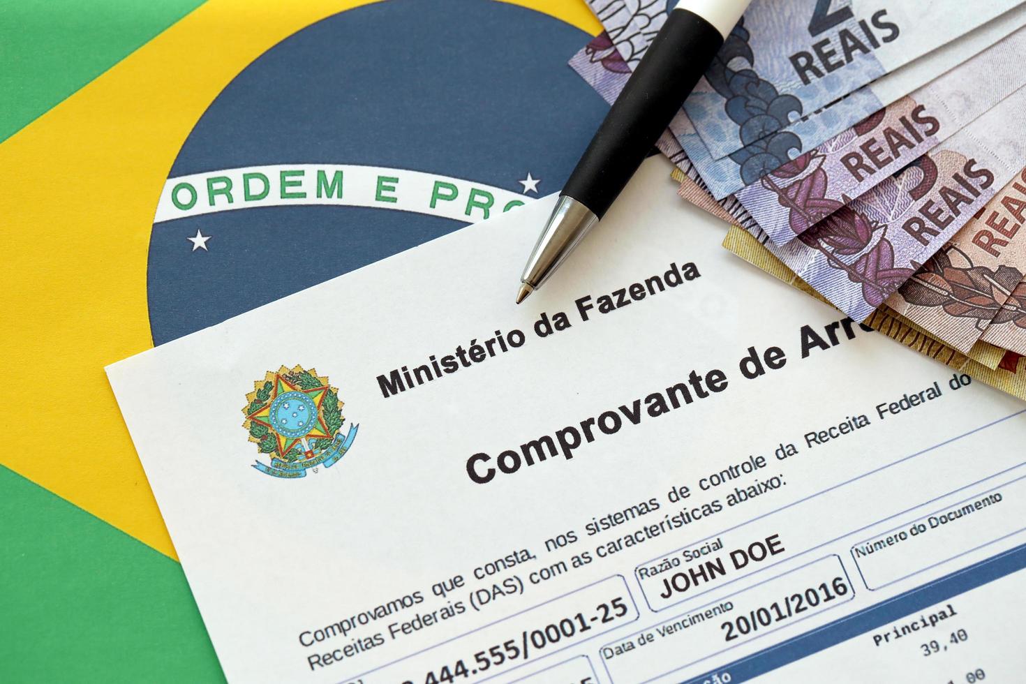 ternopil, ucrânia - 20 de maio de 2022 comprovante de cobrança com logo do ministério da fazenda - ministério é responsável pela formulação e implementação da política econômica e financeira do país foto