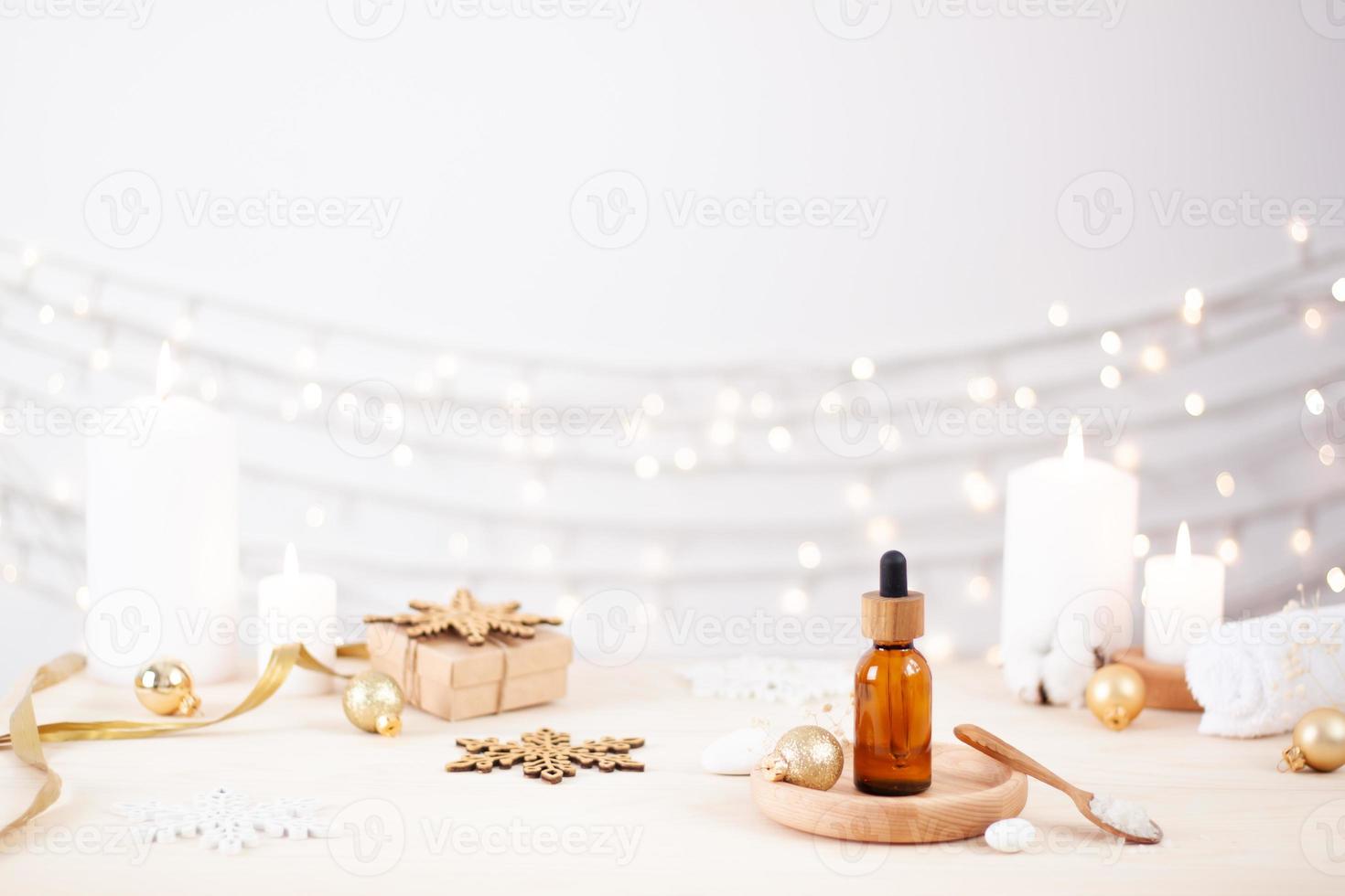 estilo de vida saudável de natal. tratamento de spa e conceito de relaxamento em fundo branco. close-up, copie o espaço foto