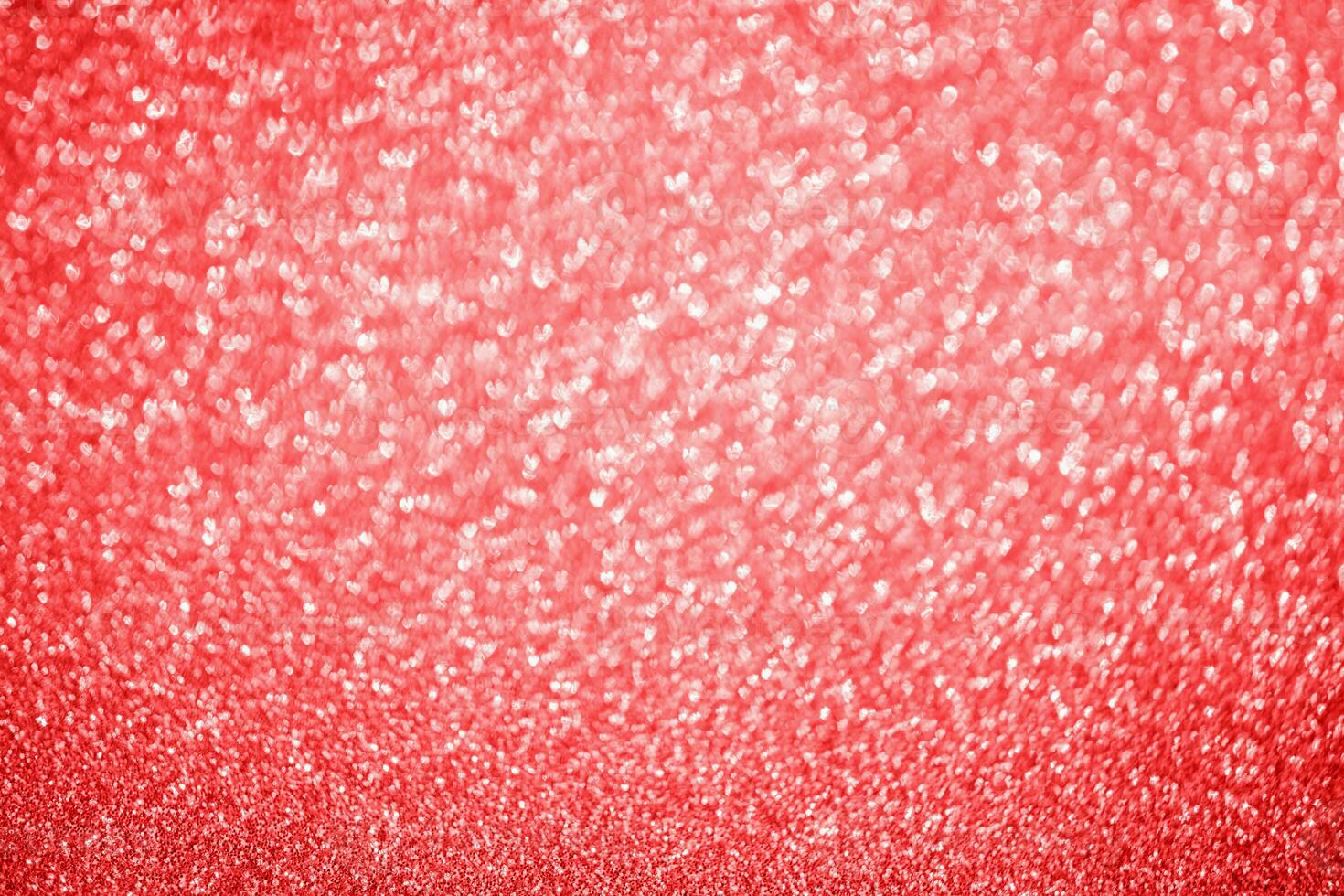 brilho de glitter vermelho abstrato com luz de bokeh de coração para fundo de dia dos namorados foto