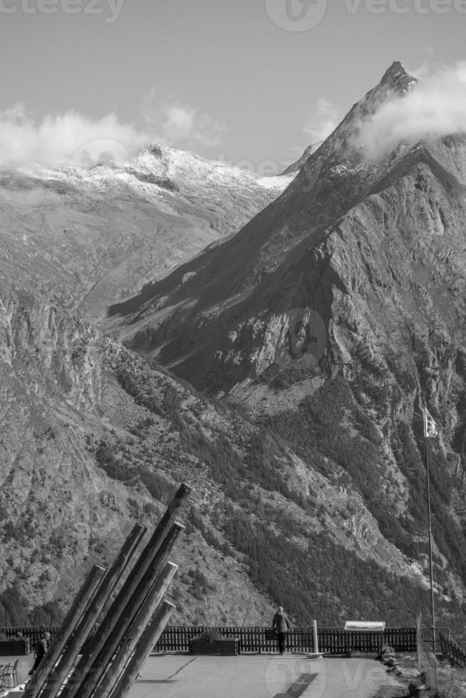 caminhada nos alpes suíços foto