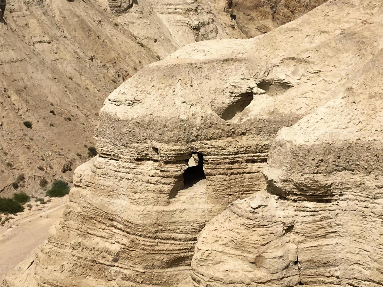 uma vista de qumran em israel foto