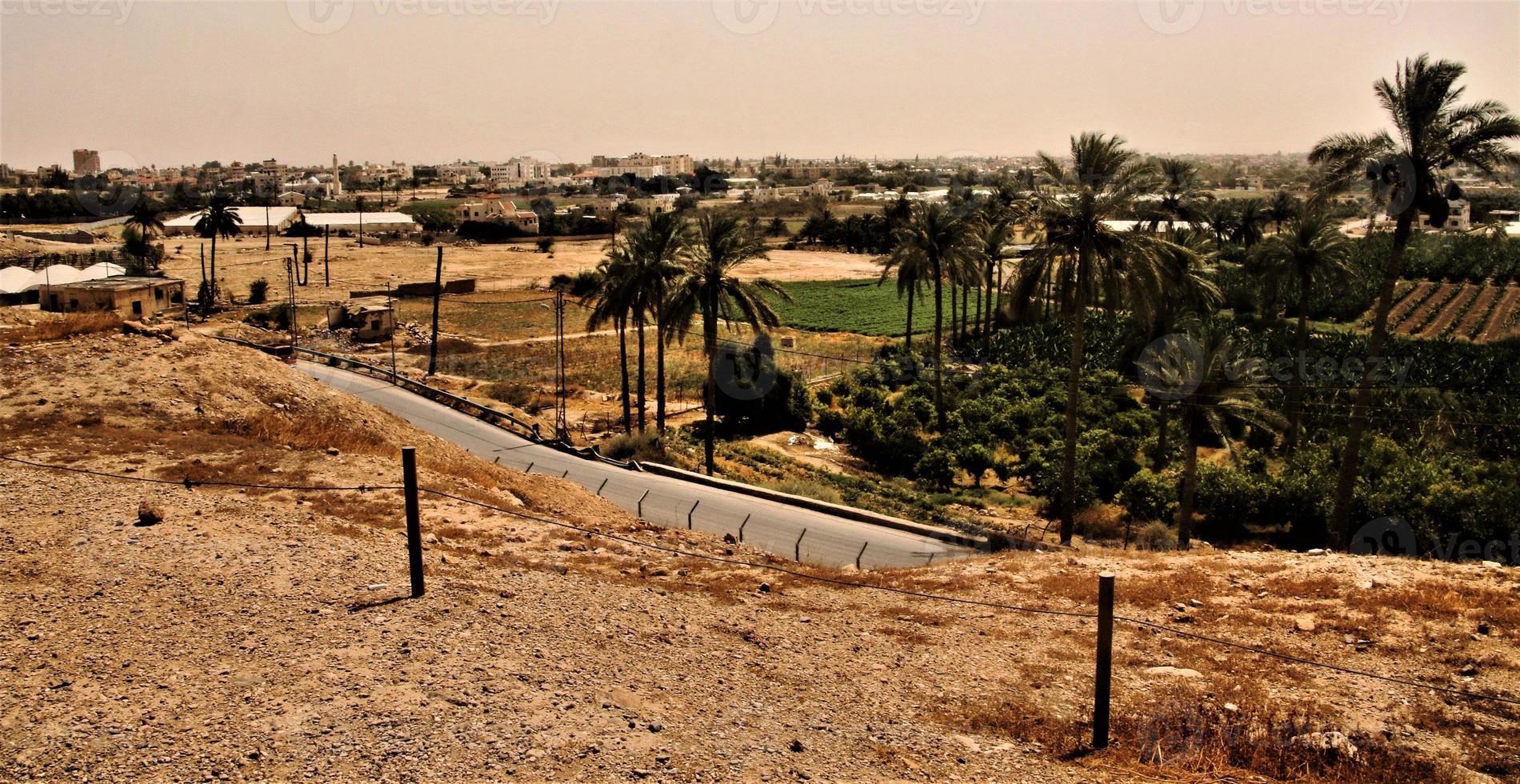 uma vista da cidade velha de jericó em israel foto