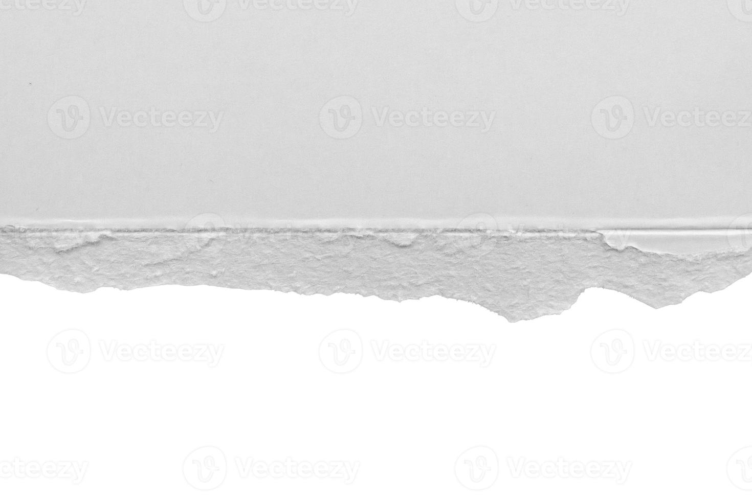 tiras de bordas rasgadas de papel branco rasgadas isoladas no fundo branco foto