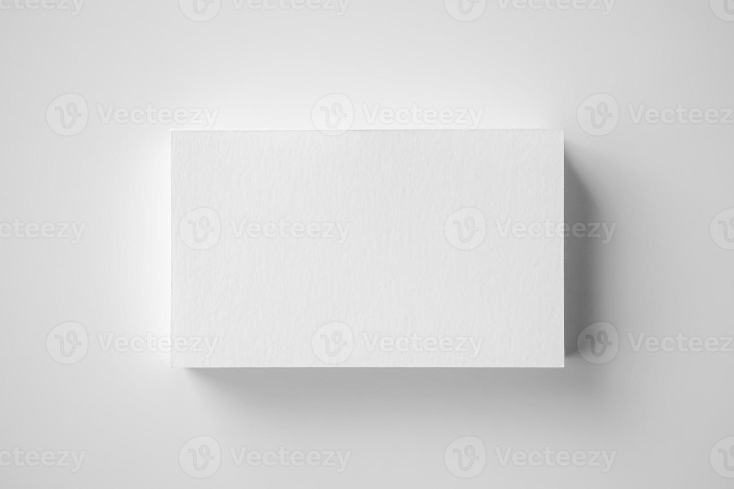 cartão de visita de maquete branco sobre fundo branco foto