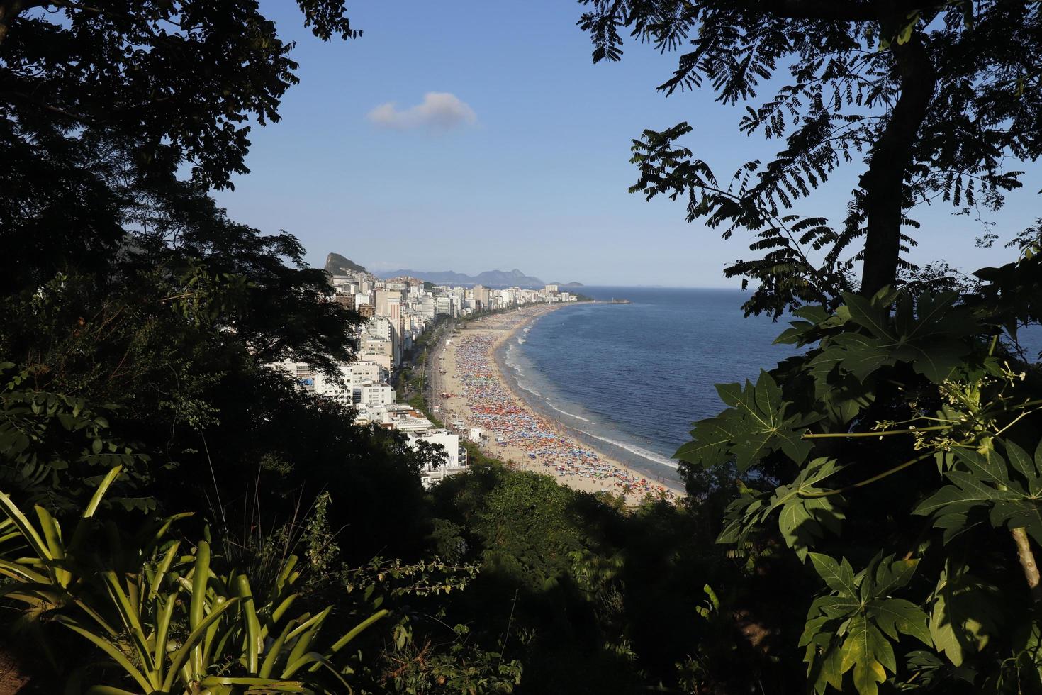 rio de janeiro, rj, brasil, 2022 - verão no rio, vista das praias do leblon e ipanema do parque natural dos dois irmãos foto