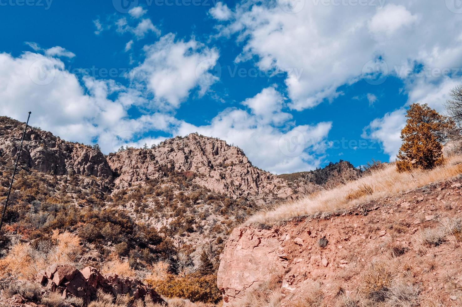 montanhas no outono foto