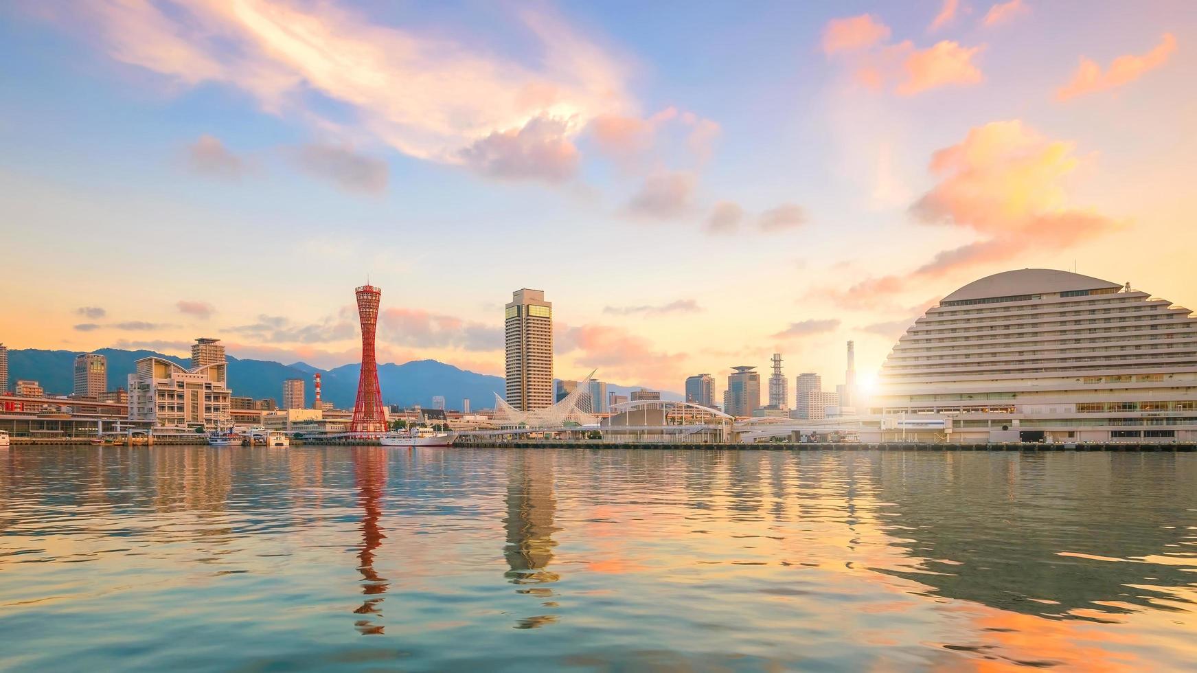 horizonte e porto de kobe no japão foto