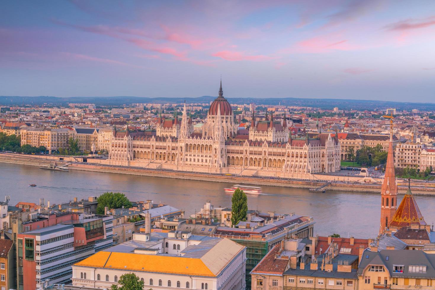 horizonte do centro de Budapeste na Hungria foto