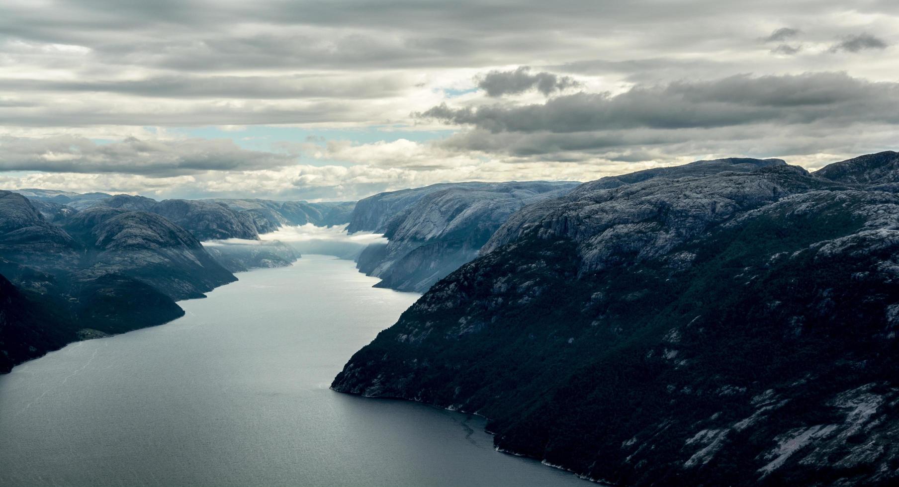 fiordes na Noruega foto