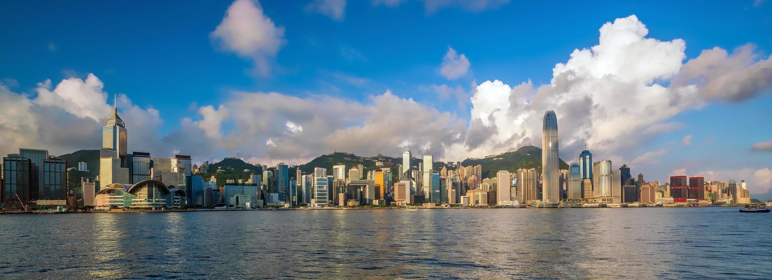 porto de victoria e horizonte de hong kong foto