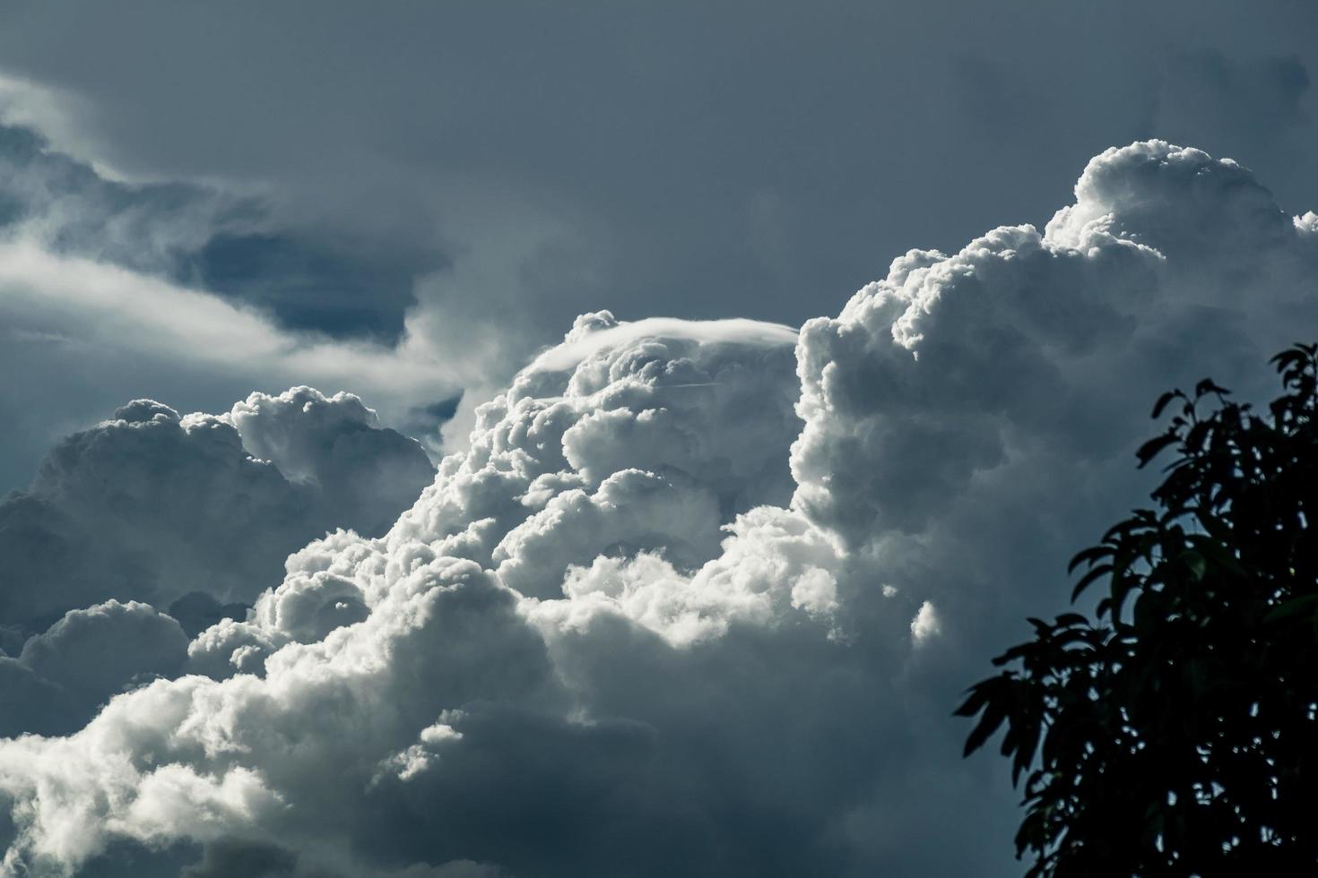 nuvens brancas fofas foto