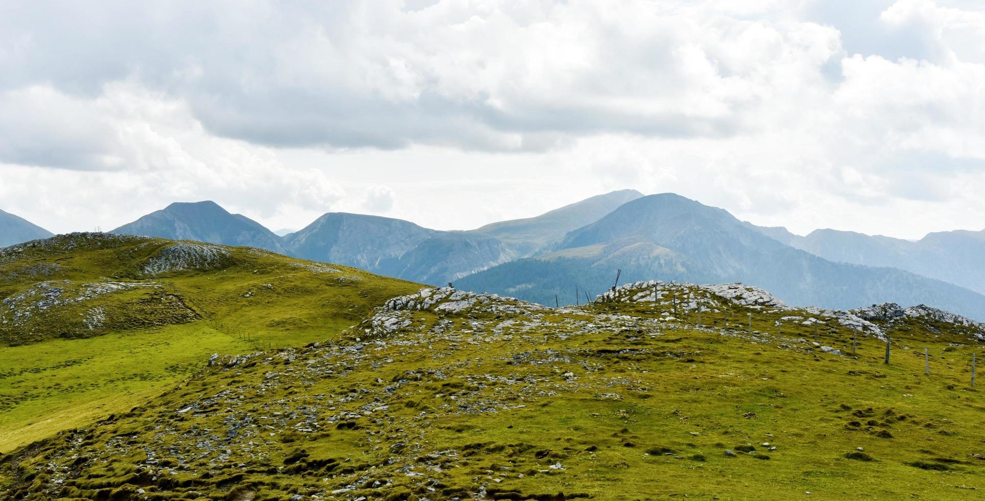 picos das montanhas na áustria foto