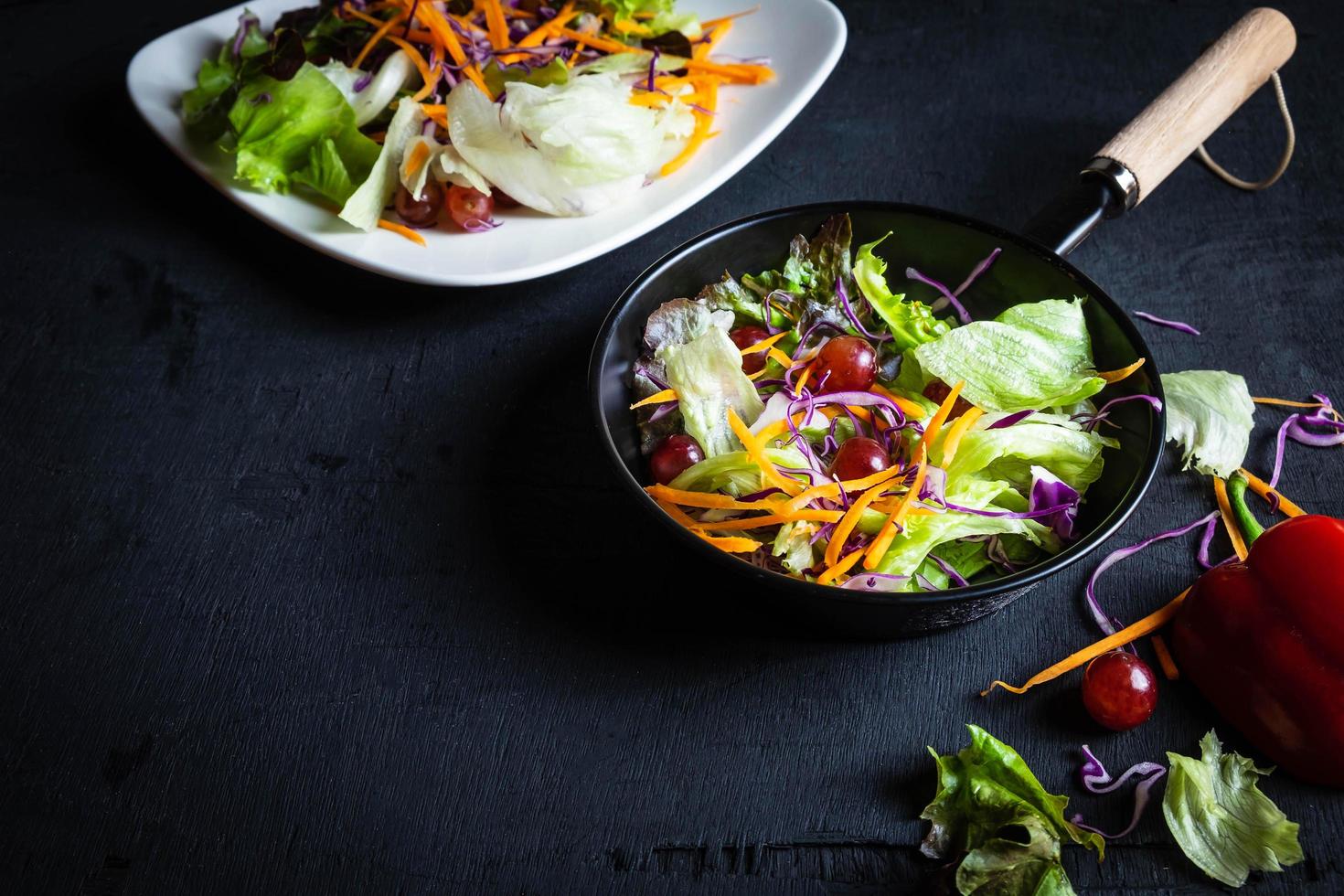 tigela de salada de vegetais foto