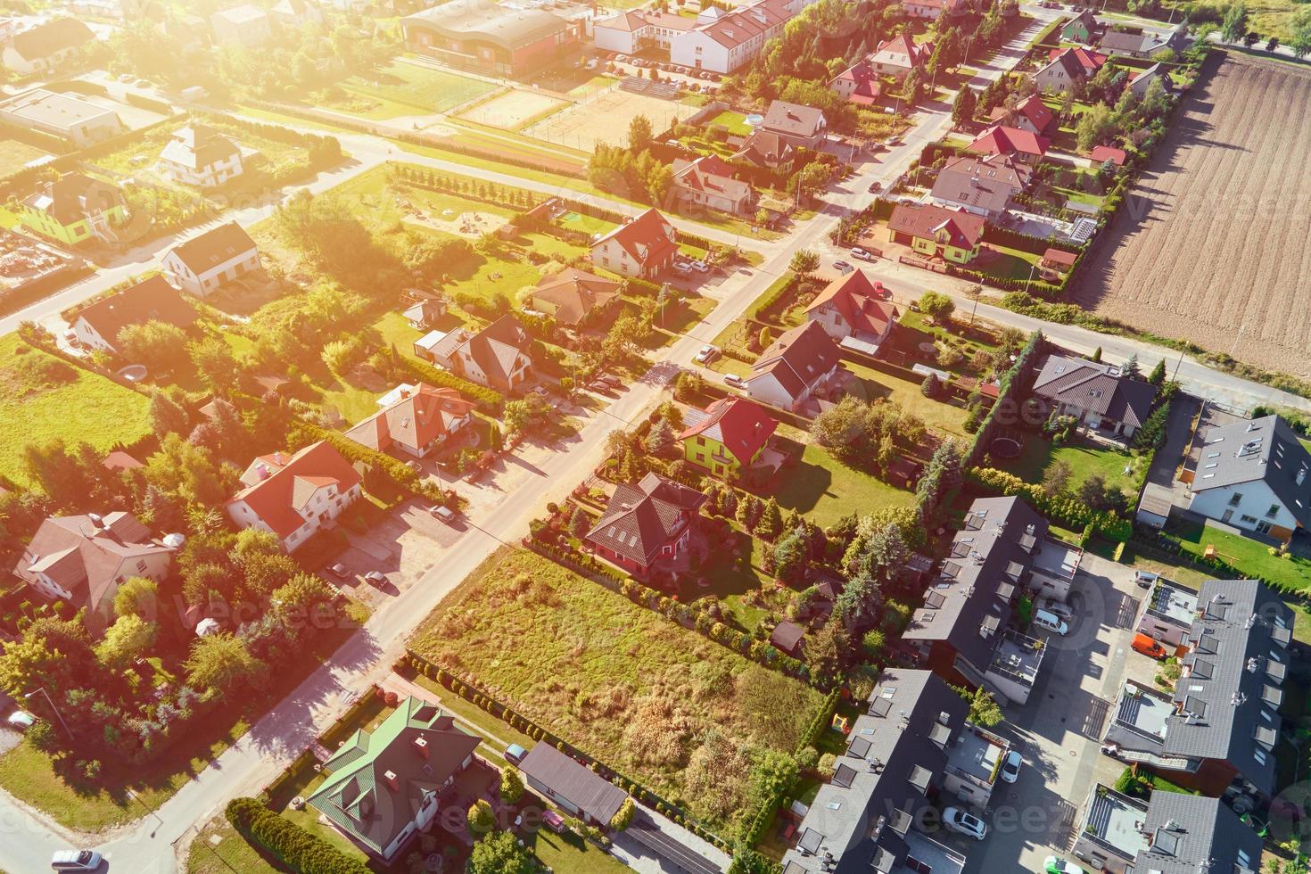 vista aérea do bairro residencial moderno na cidade da europa foto