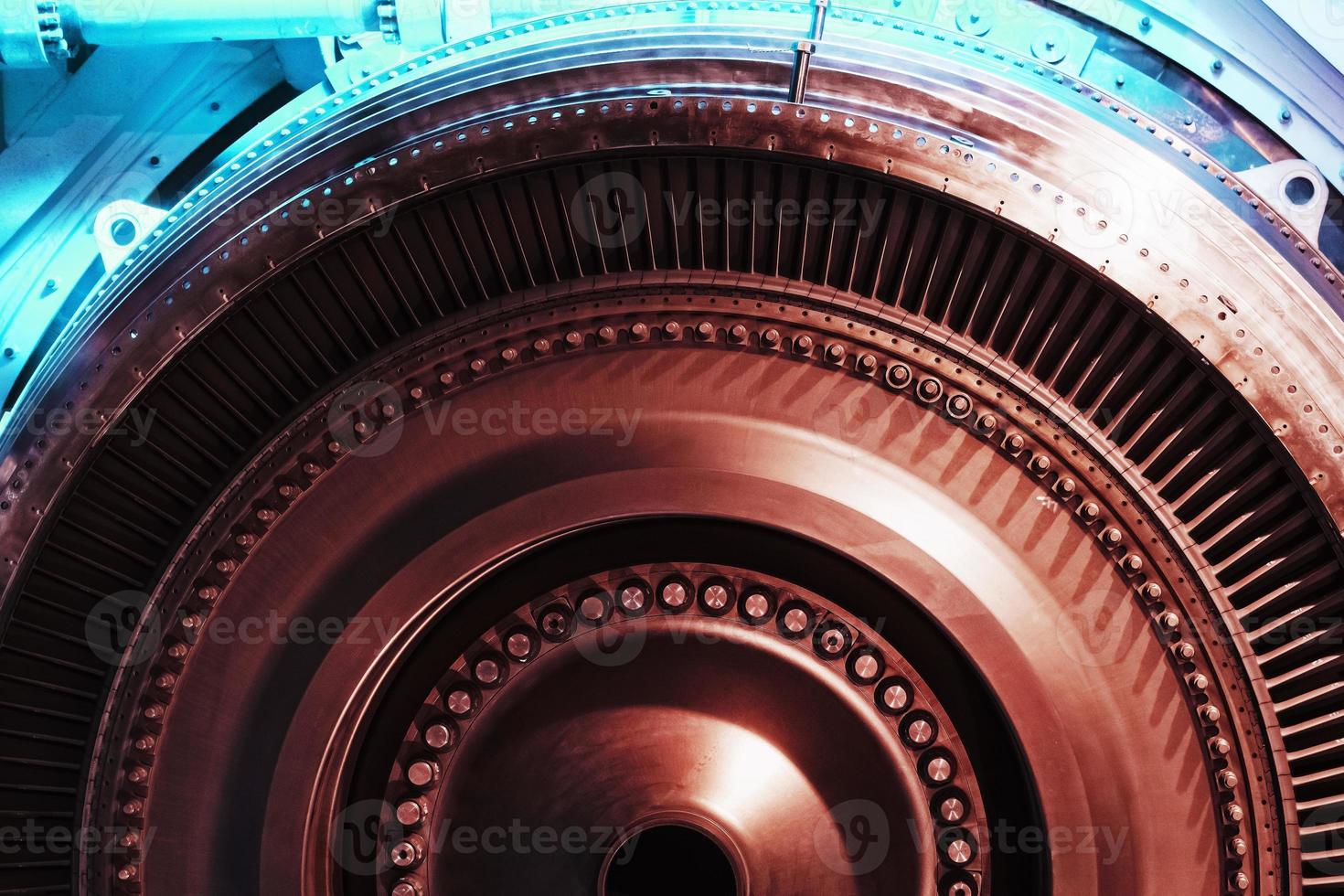 rotor do gerador de turbina com lâminas e discos, vista interior. foto