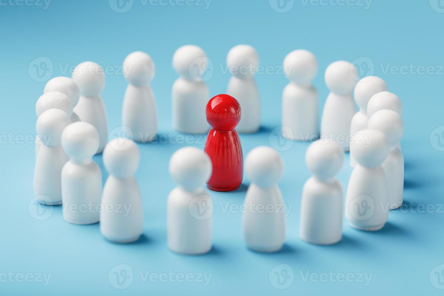 uma equipe de brancos fica ao redor e ouve o líder do líder vermelho. o conceito do líder da equipe de negócios. foto